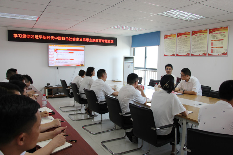 李總瑞特上黨課.jpg